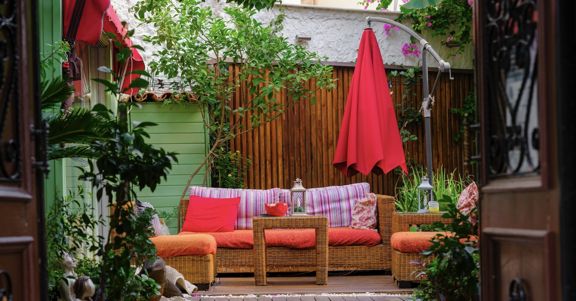 10 Incredible Garden Decor Ideas for this Summer