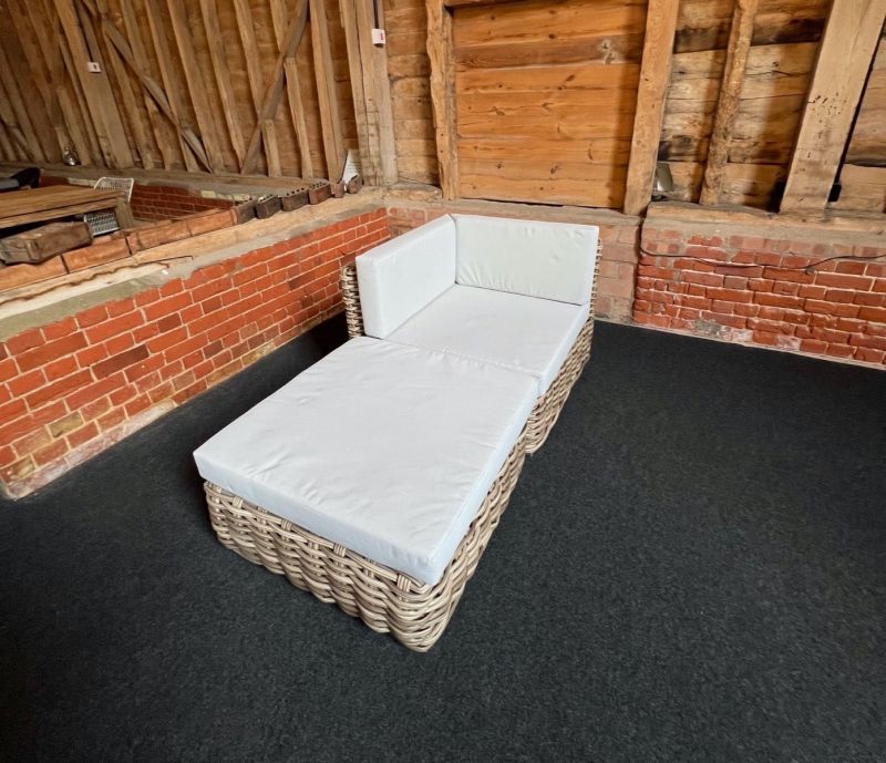 Avignon Day Bed (Outlet)